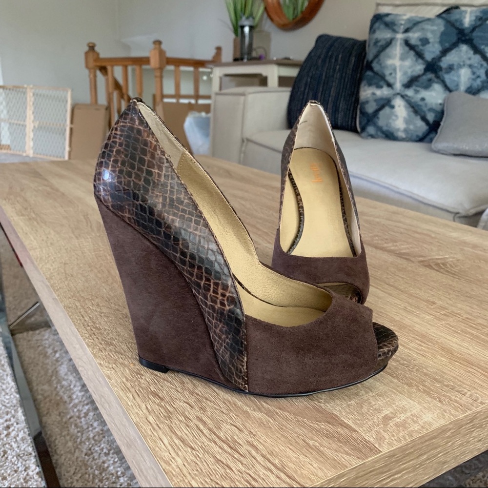 Levity Hannah Wedges